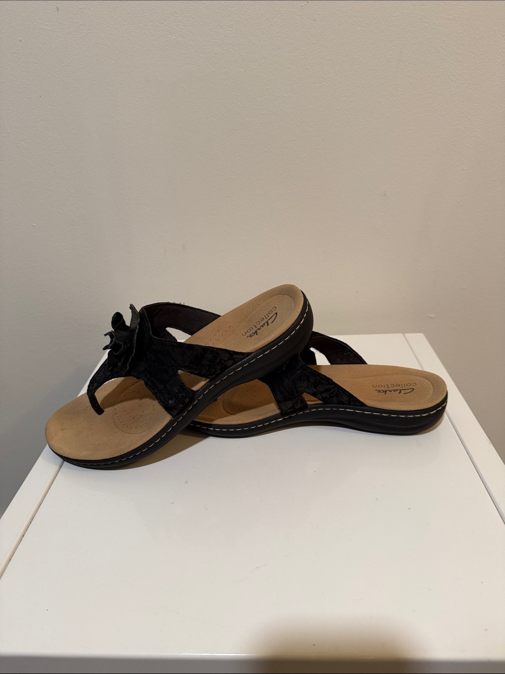 Clarks Women's  Black Laurieann Gema Thong Sandals Size 9 - Picture 5 of 11
